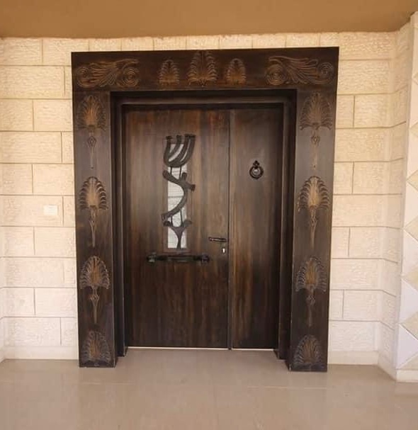 דלתות עם גילופים מיוחדים